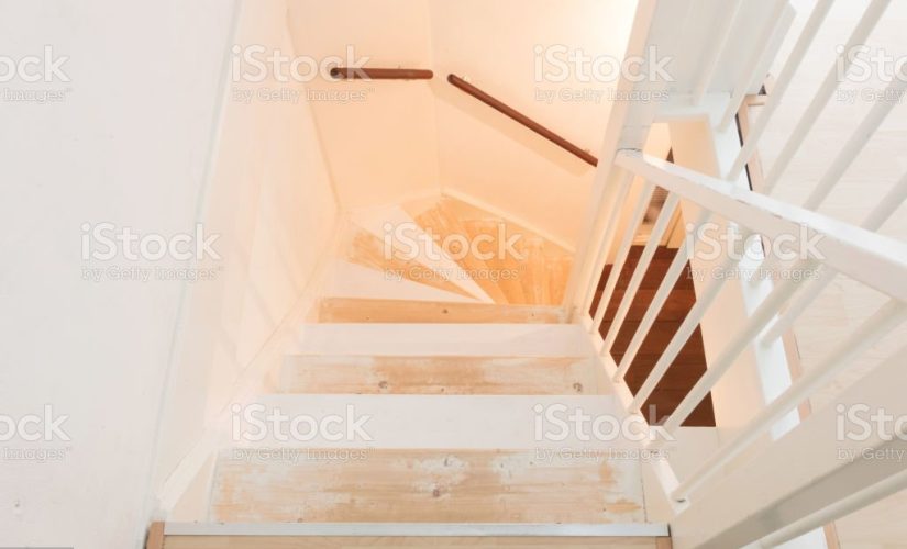 Tuto : comment peindre un escalier en bois brut ?