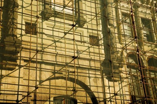 Quelles sont les étapes essentielles d’une rénovation de bâtiment historique ?