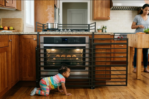 Sécurité des enfants dans la cuisine : la barrière de four