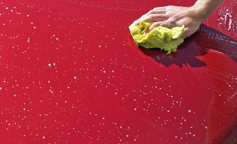 Lavage à la main de voiture en station haute pression : les règles à respecter