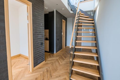 Pourquoi le choix du revêtement de sol impacte le confort acoustique ?