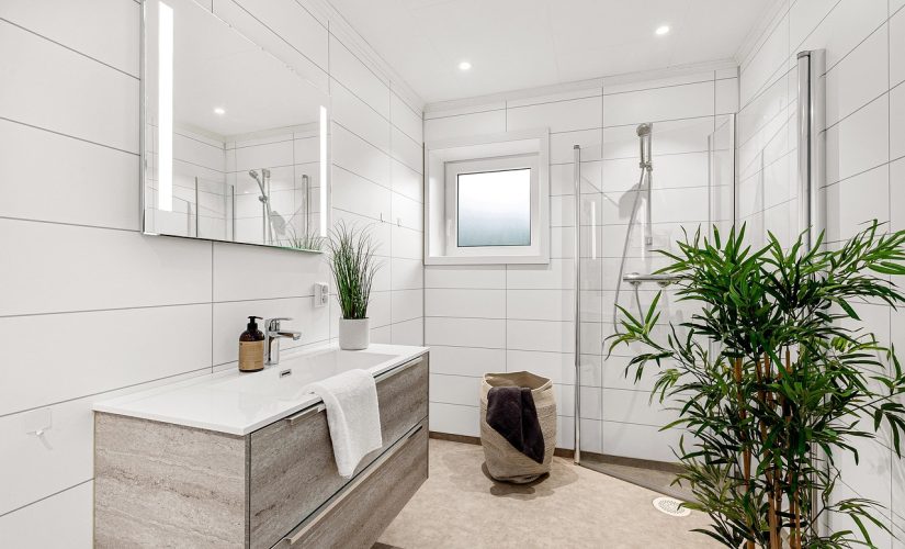 Chaise de douche ou planche de bain : faire le bon choix