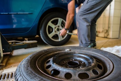Optimisation des coûts de pneus de voitures : marques premium ou budget