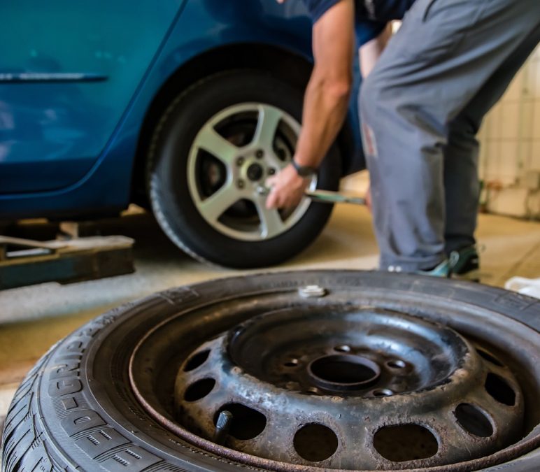 Optimisation des coûts de pneus de voitures : marques premium ou budget