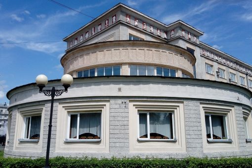 Pourquoi la baie vitrée est l&rsquo;élément central de votre façade ?
