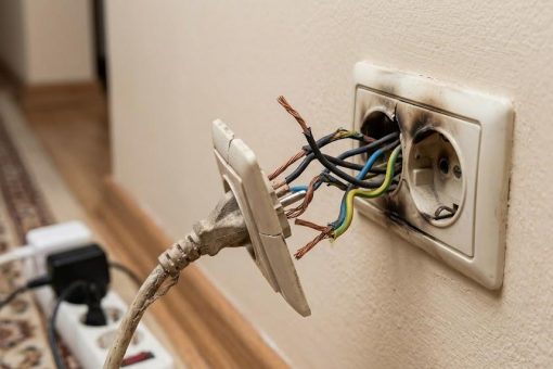 Câbles dénudés : un danger électrique à réparer immédiatement