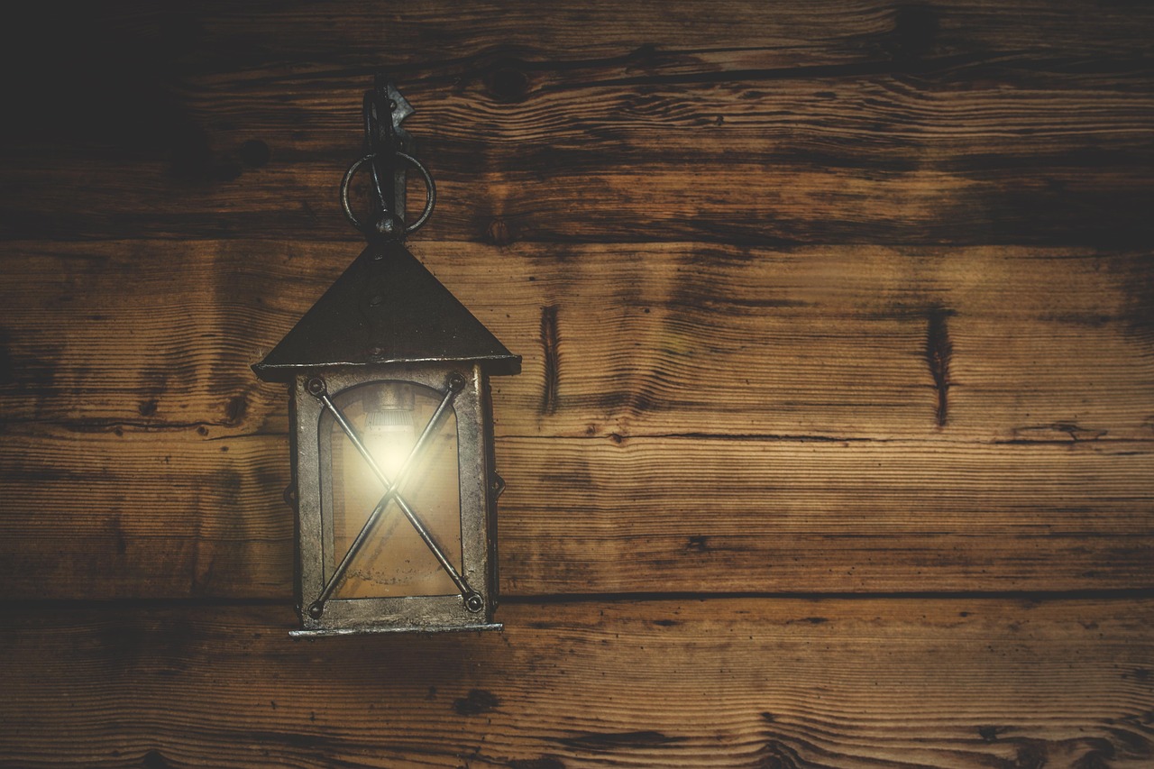 découvrez le métier de designer lighting : un expert qui imagine et conçoit des éclairages esthétiques, fonctionnels et adaptés à chaque espace.