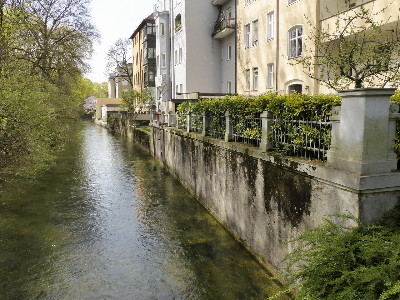 découvrez le mur de soutènement en enrochement, une solution durable et naturelle pour stabiliser les terrains et prévenir l’érosion.
